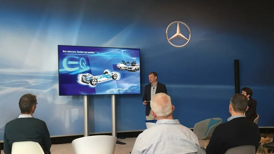 Mercedes fährt dreispurig in die Zukunft